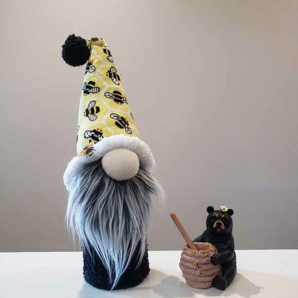 Bee loving Gnome - Picture 8 of 12